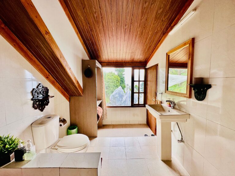 Deodar Cottage Kotgarh Boutique Room (12)