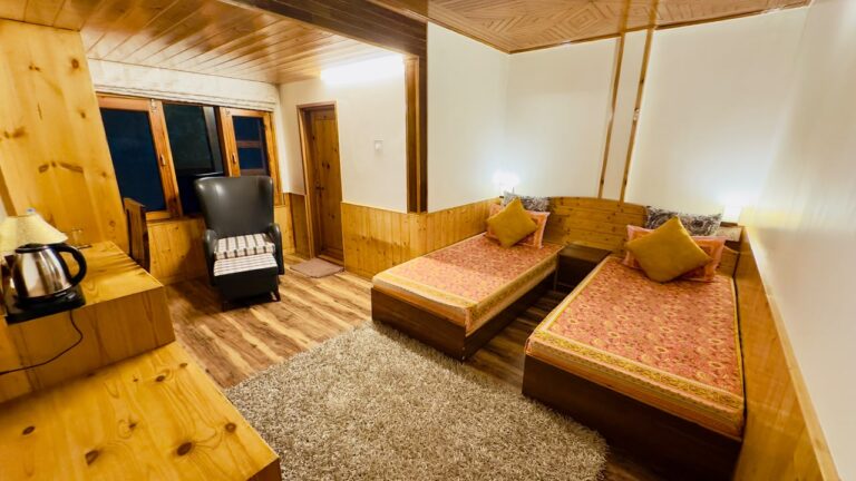Deodar Cottage Kotgarh near Narkanda Signature room (11)