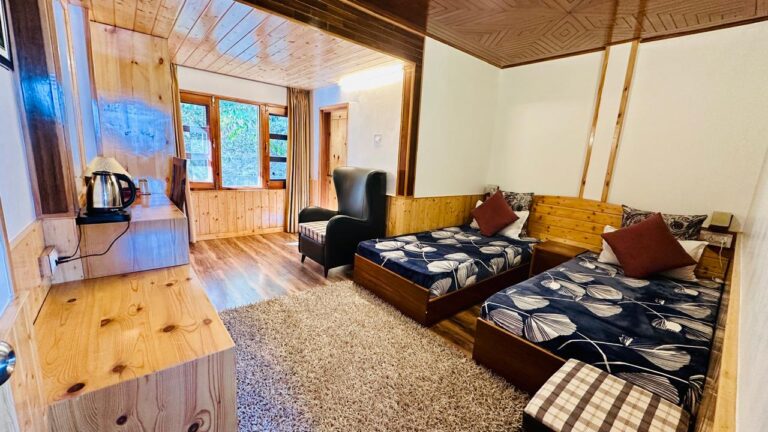 Deodar Cottage Kotgarh near Narkanda Signature room (8)