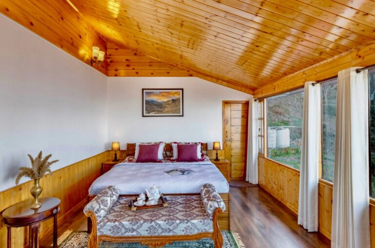 Deodar Cottage Farmstay Kotgarh Attic Room (22)
